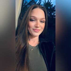 Meet your Posher, Elicia